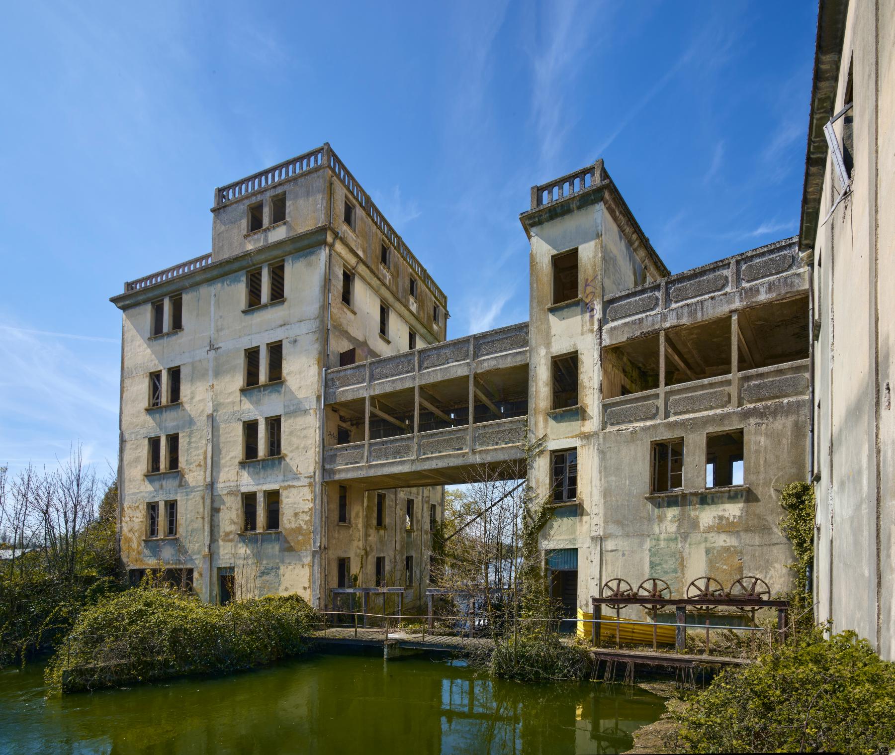 Anciens moulins de la porte de Paris, puis minoterie dite Moulins Damay, puis Grands Moulins de Péronne (détruit)