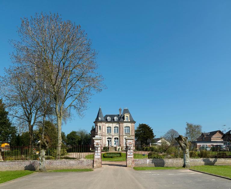 Ancienne demeure du farinier abbevillois Albert Dufour-Debeaurain (actuelle mairie de Chépy)