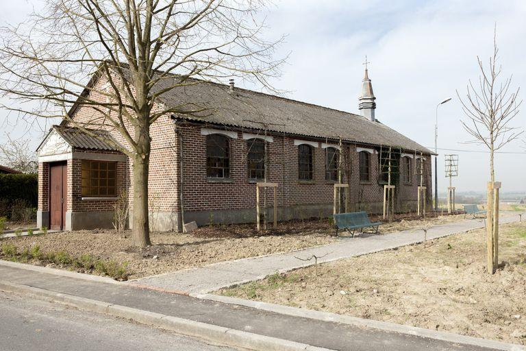 Élévation antérieure et flanc droit.