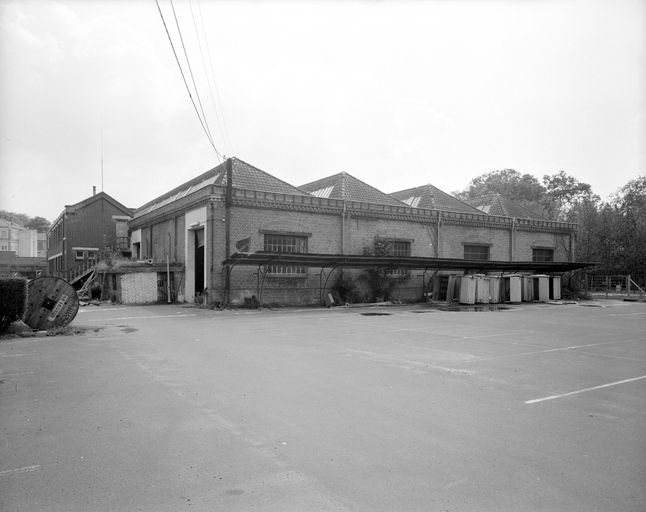 Anciens moulins, devenus filature de laine des Cours, puis David et Huot, David et fils, puis laiterie industrielle des Fermiers Réunis