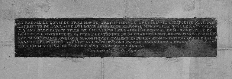 Élément du monument funéraire de l'abbesse Henriette de Lorraine d'Elbeuf : plaque funéraire