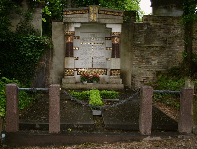 Monument sépulcral de la famille de l'entrepreneur Tattegrain-Thuillier