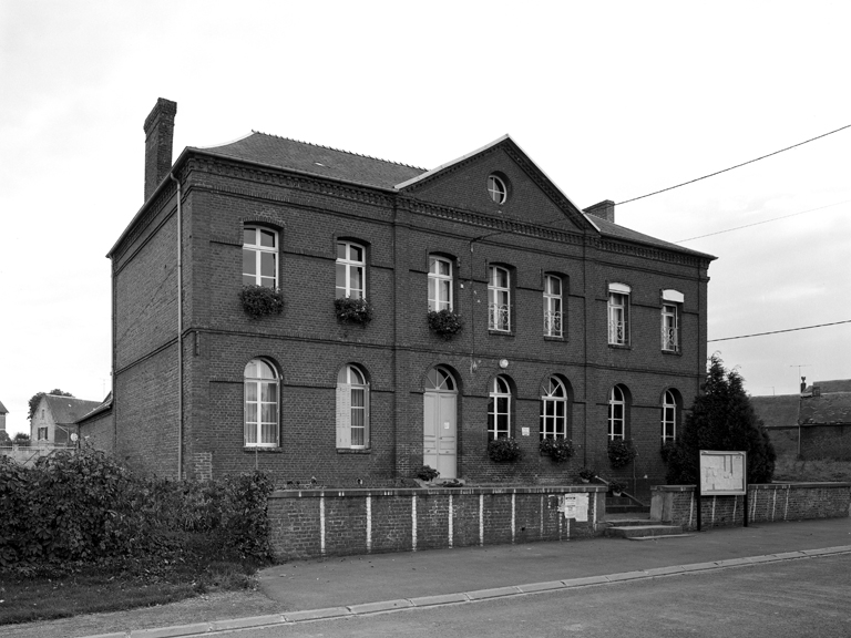 Mairie et ancienne école primaire d'Oisy