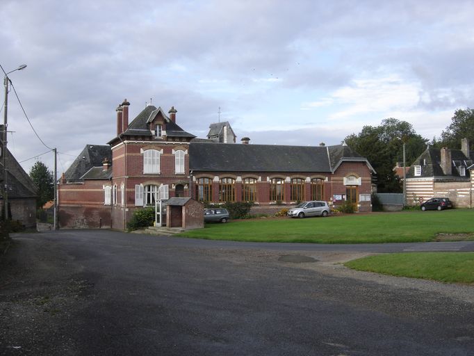 Mairie et ancienne école de Port-le-Grand