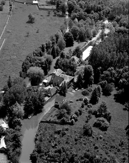 Ancien moulin à foulon et à farine, dit Moulins Bourguillemont, puis Thieré, puis Leroux, puis Grégoire, devenu filature de laine Nô et Cie, puis Zentz (détruit)