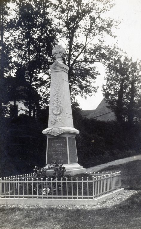 Monument aux morts, années 1920 (coll. part.).