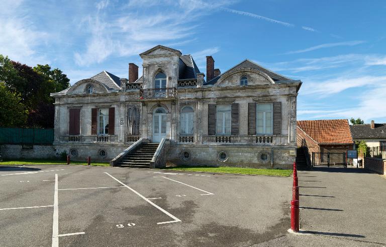 Ancienne école primaire de garçons de Flixecourt, devenue groupe scolaire Hector-Malot (ancien manoir de la Cour de Fief)