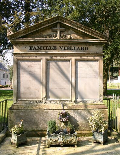 Tombeau (stèle funéraire) de la famille Viellard