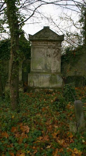 Tombeau (stèle funéraire) de la famille Basseris-Gosselin