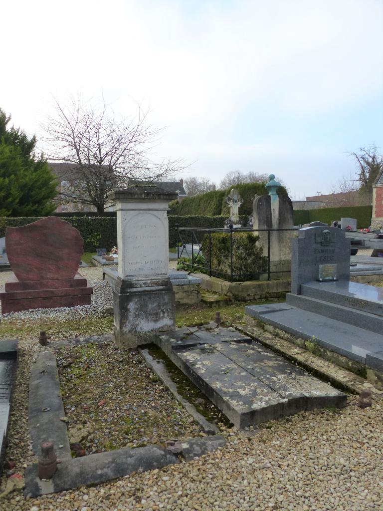 Tombeau (stèle funéraire) d'Adèle Denis et Virgine Lollieux