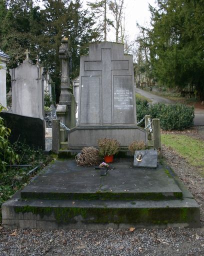 Tombeau (stèle funéraire) de la famille D'Hespel