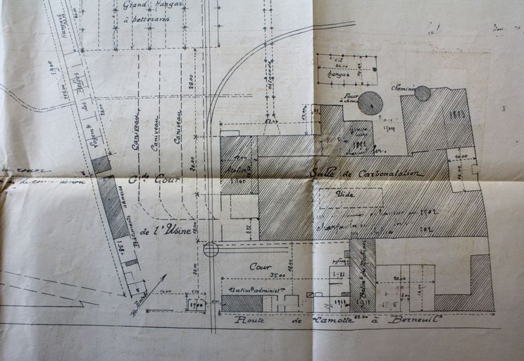 Ancienne sucrerie de betteraves Mils et Cie, puis SA Sucrière de Berneuil-sur-Aisne, puis Sucrerie et Distillerie de l'Aisne