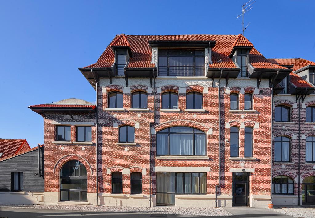 Ancienne brasserie et logement patronal de M. Jean Peugniez, actuellement immeuble à logements