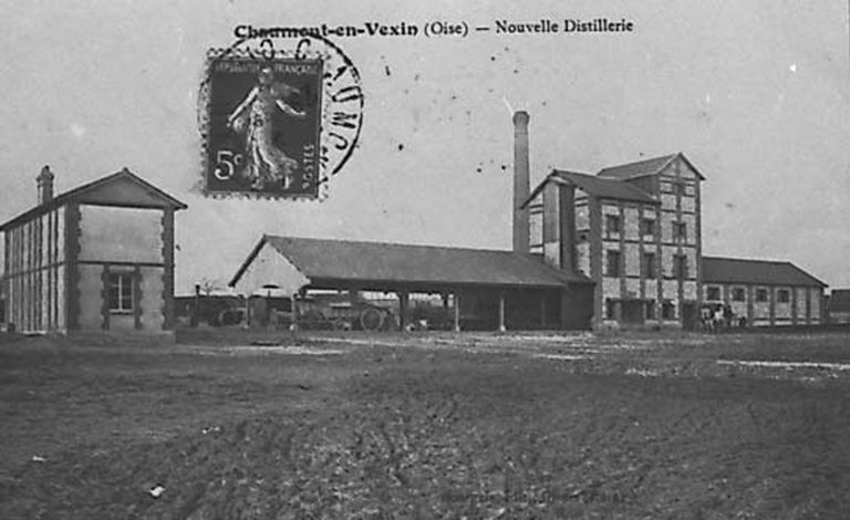 Ancienne distillerie d'alcool de betteraves Chéron, puis de Chaumont (détruit), actuellement garage de réparation automobile Renault