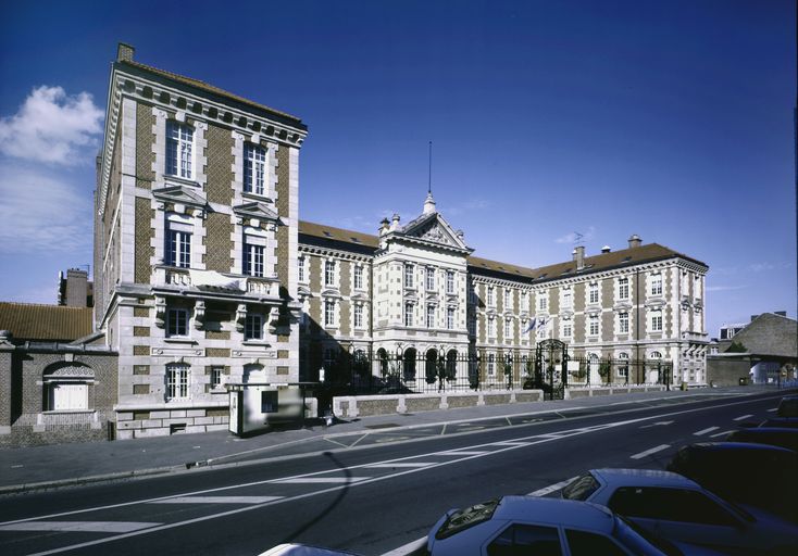 Ecole normale d'instituteurs, actuellement lycée Robert-de-Luzarches à Amiens