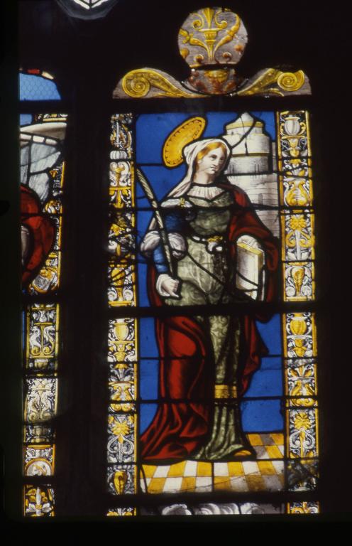 Verrière figurée (verrière mariale) : la Vierge des litanies, Vierge à l'Enfant, saint Michel terrassant le dragon et sainte Barbe (baie 0)