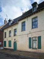 Ancienne caserne de cavalerie, puis gendarmerie, actuellement immeuble à logements
