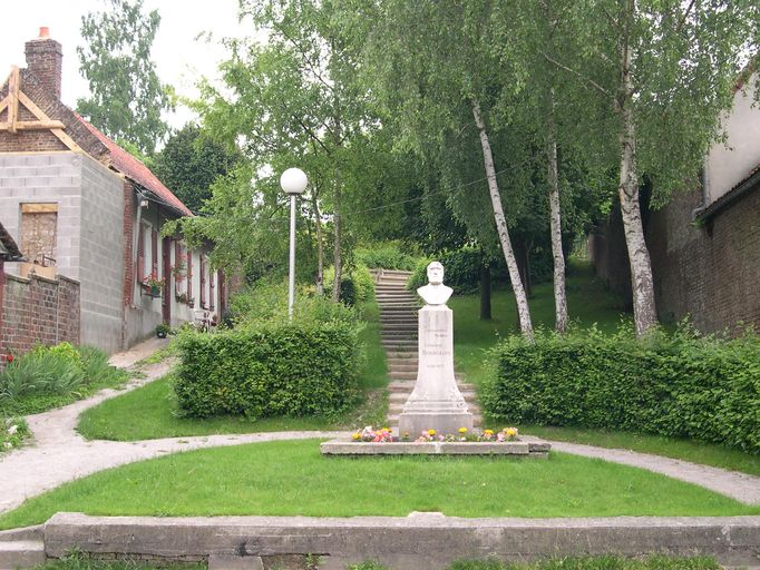 Monument à la mémoire du chansonnier picard Emmanuel Bourgeois