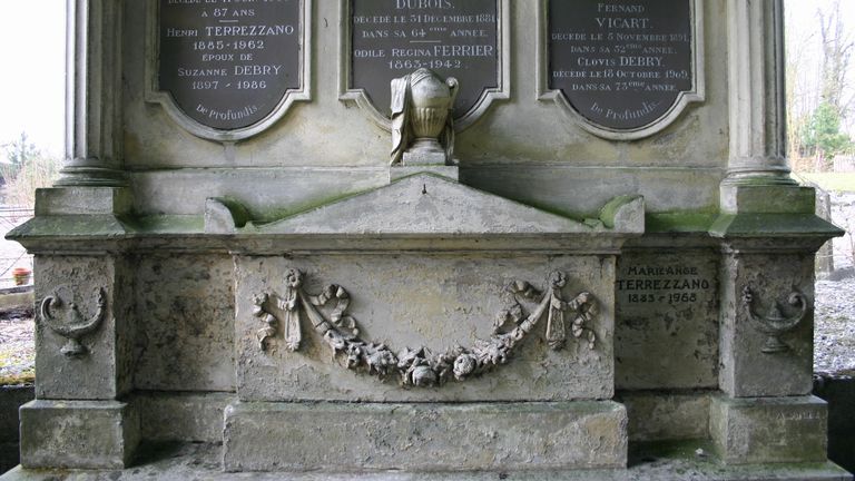 Tombeau (stèle funéraire) des familles Dubois-Desjardins et Debry-Dubois