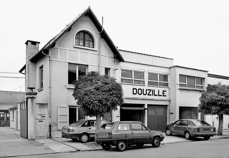 Ancienne usine de menuiserie Grandjean, devenue usine de construction métallique Douzille Léon, puis S.A. des Ets Léon Douzille