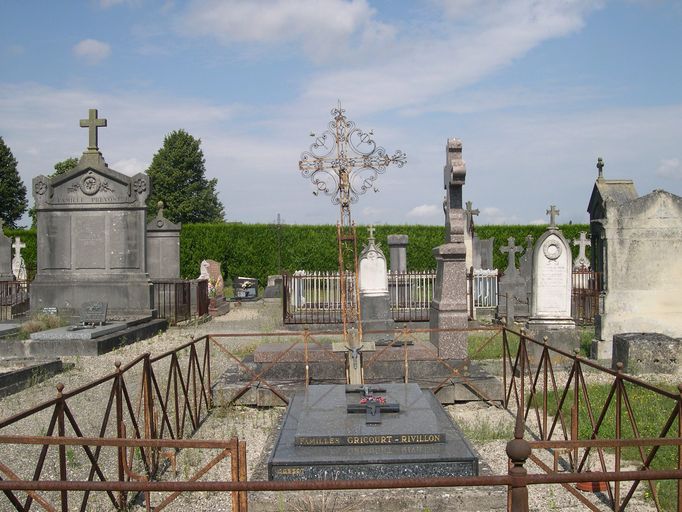 Tombeau (croix funéraire) des familles Gricourt-Rivillon