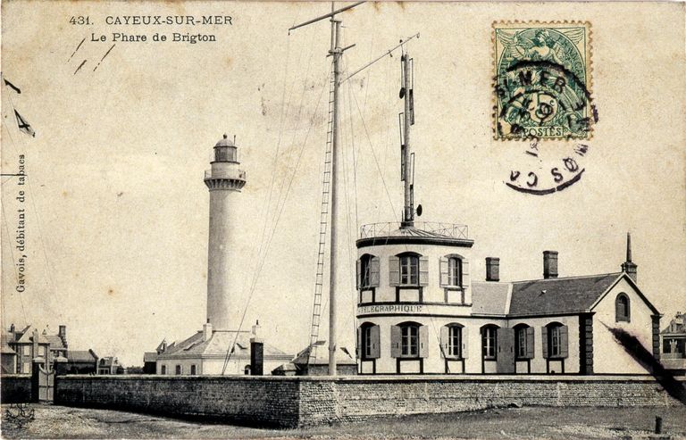 Le phare et le sémaphore de Brighton, avant destruction en 1944, carte postale, 1er quart 20e siècle (coll. part.).