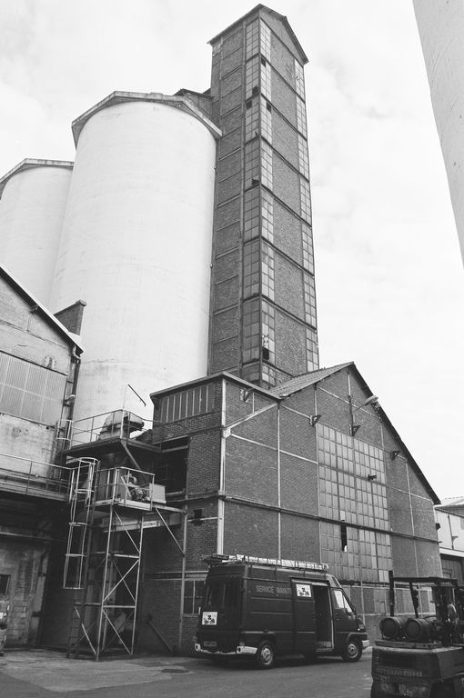 Ancienne usine de pâte à papier Mayen, huilerie Nourylande, puis Robbe et usine de produits chimiques Novance