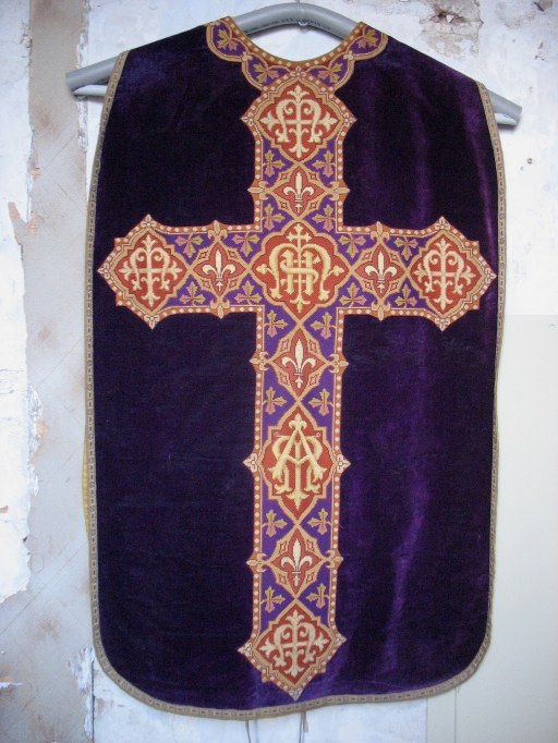 Ensemble : chasuble, étole, manipule, voile de calice, bourse de corporal (ornement violet, No 3)