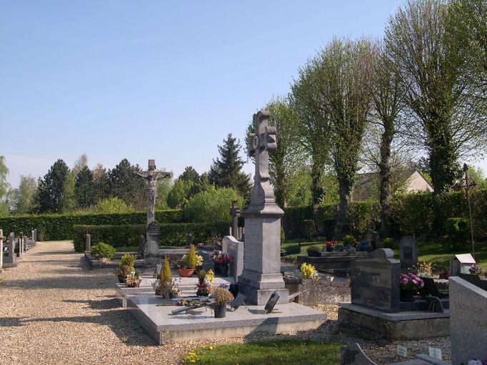 Cimetière communal de Sains-en-Amiénois