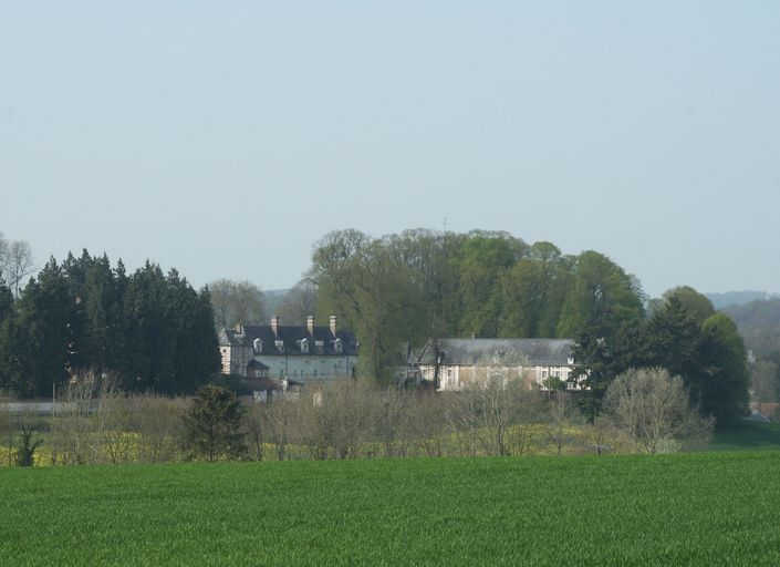 Communs, dépendances et ferme du château