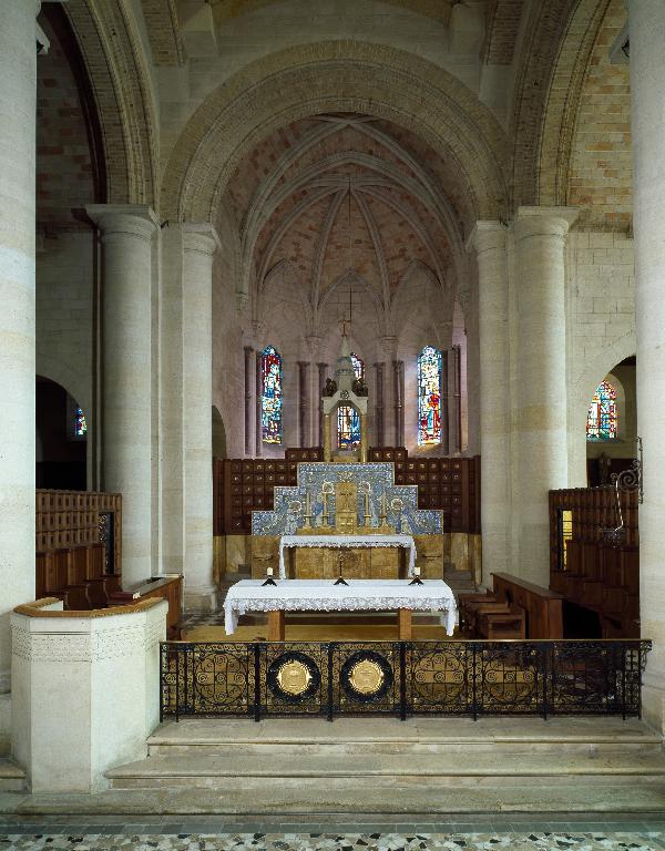 Eglise paroissiale et ancien cimetière Notre-Dame-de-l'Assomption à Athies