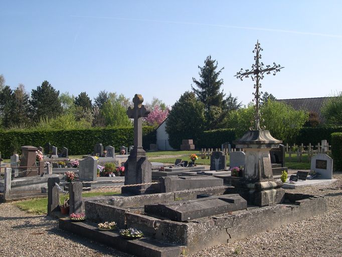 Cimetière communal de Sains-en-Amiénois