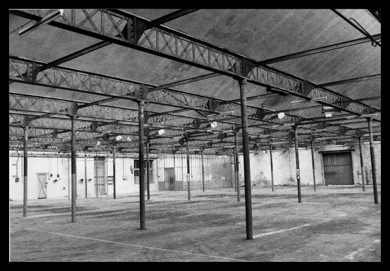 Ancienne filature Vve Dieu, puis carderie-filature Galland, puis tissage Bloch Meyer et Cie, puis filatures de Daours, devenues usine de roulements Rouca, puis usine de construction électrique Sté SCRM