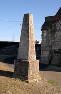 Monument funéraire (obélisque) de l'ancien maire Jean-Baptiste Duriez