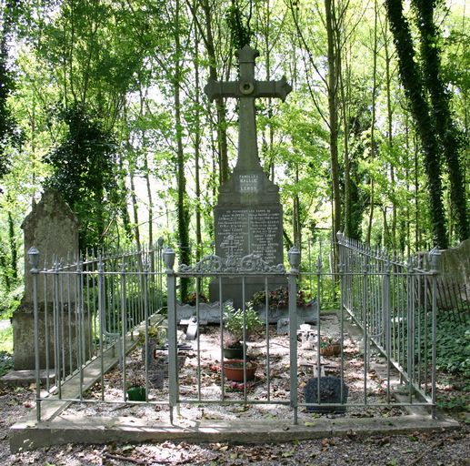 Tombeau (stèle funéraire) des familles Ballue et Leroy