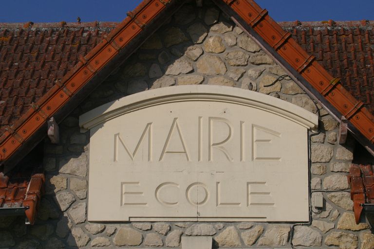 Mairie et ancienne école primaire de La Ville-aux-Bois-lès-Pontavert