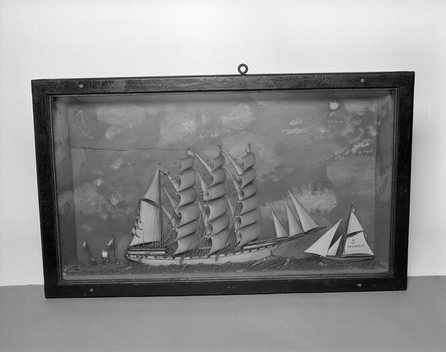 ex-voto : maquette de bateau, demi-coque