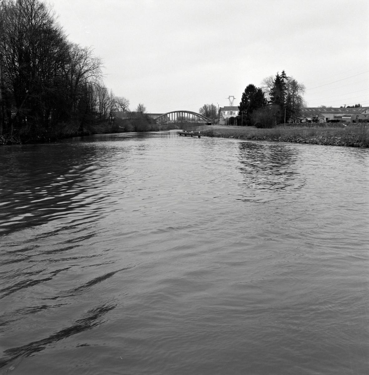 Rivière aménagée dite rivière canalisée de la Sambre