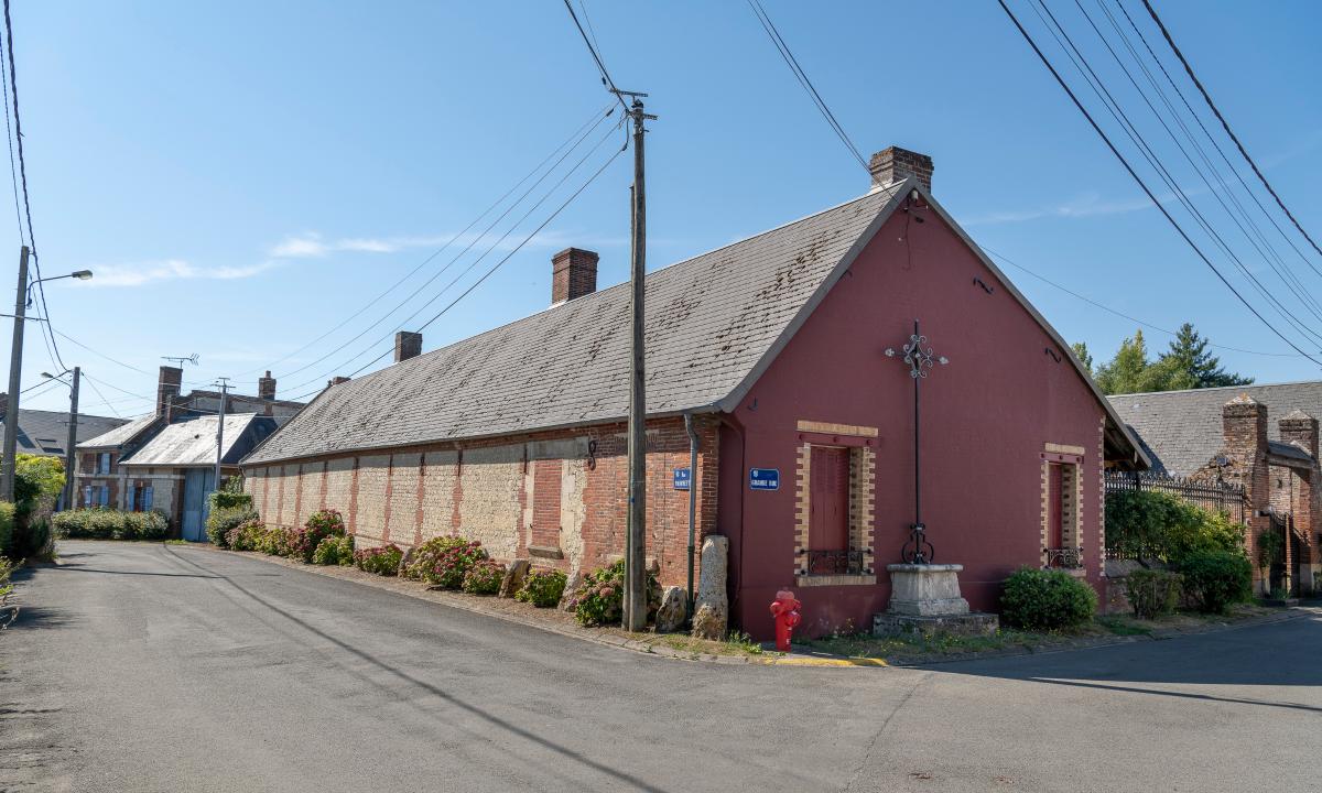 L'habitat du village du Quesnel-Aubry