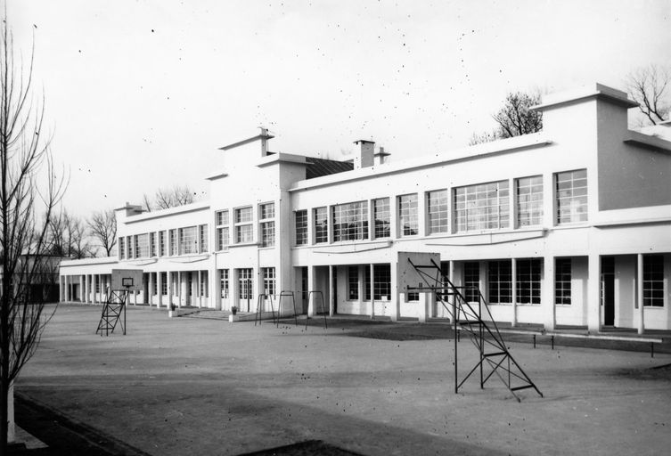 École de filles, puis collège, actuellement immeuble à logements