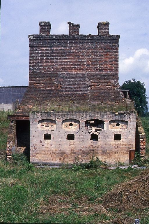 Ancien moulin à blé, puis atelier de frottage de verre et de matériel photo-cinématographique Derogy-Wallet