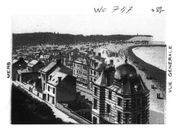 Vue d'ensemble de la station depuis la falaise, avec la villa Barni au premier plan, dessin d'après photographie, par L.-P. Lefranc, 1892 (BnF Cartes et plans ;  Sg wc 747/27).