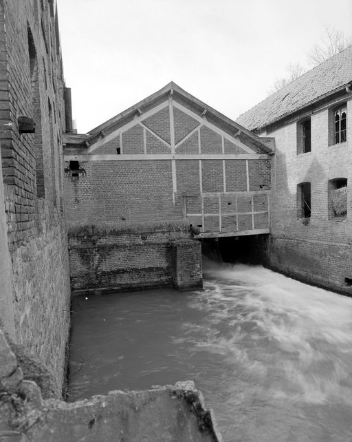 Ancien moulin à blé, filature et savonnerie Poiret-Trépagne, Frédéric Poiret, puis S.A. Filatures et Teintureries de Saint-Epin, devenus tissage Vernier puis usine de confection MCB Sérac