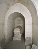 Fût de colonne, remployé en sarcophage de saint Quentin