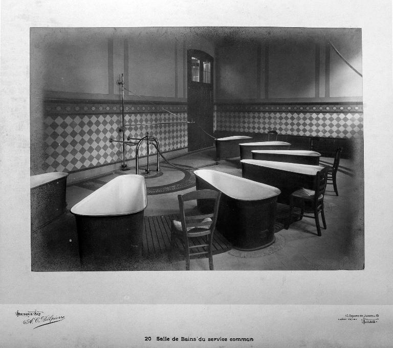 Ancien asile d'aliénés, puis hôpital psychiatrique, puis centre hospitalier spécialisé (CHS), dit établissement public de santé mentale des Flandres