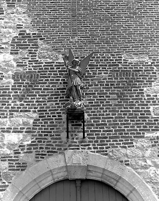 Statue (petite nature) : Saint Michel terrassant le démon