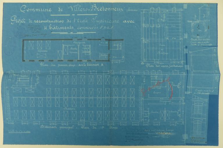 Ancienne demeure du négociant Edmond Outrequin-Dieu, devenue école primaire supérieure, puis école de filles (actuelles école Saint-Exupéry et école maternelle Le Petit-Prince)