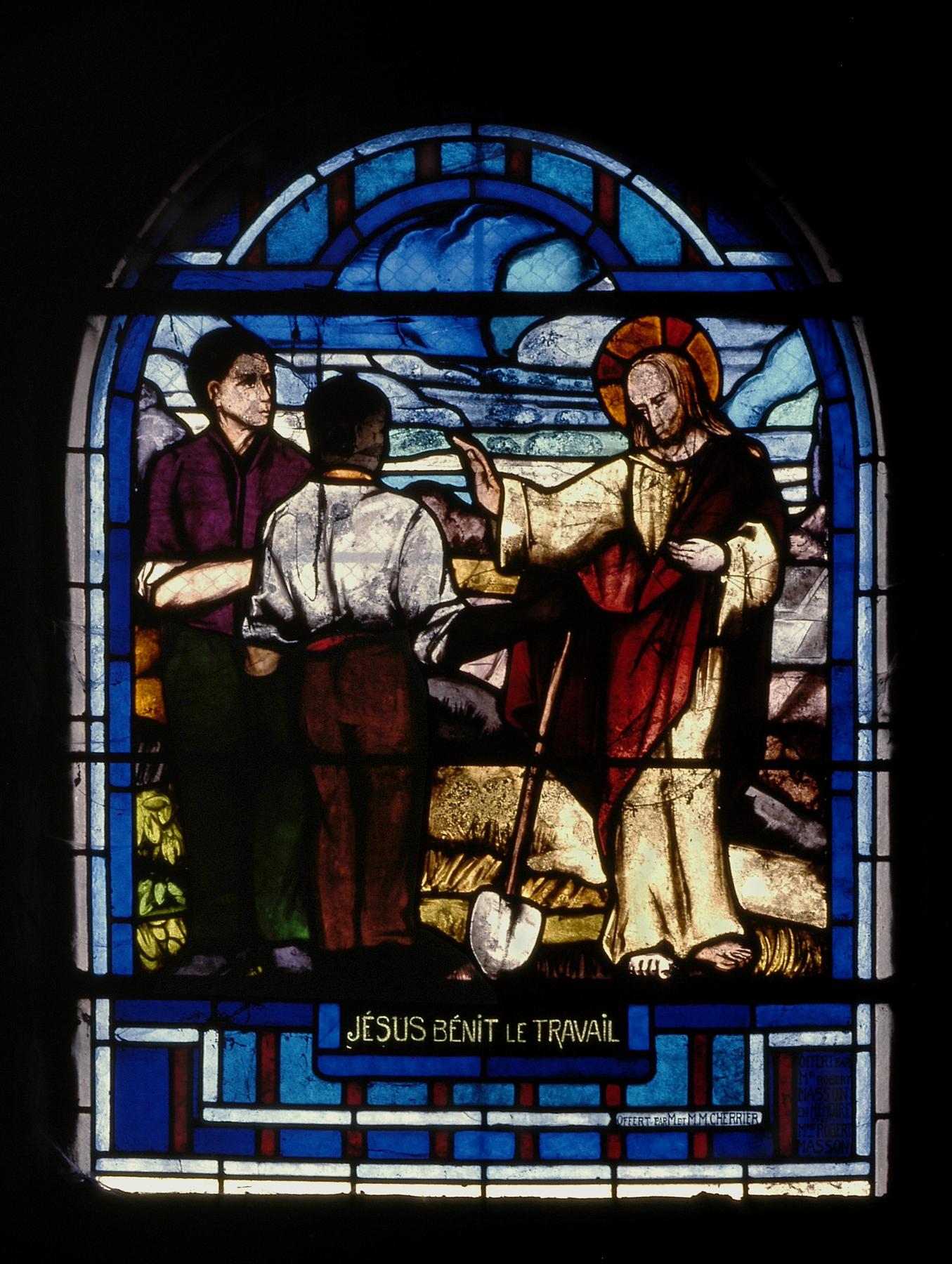 Ensemble des deux verrières figurées décoratives du transept (vitrail tableau) : Jésus bénit le travail, Jésus inspire le sacrifice