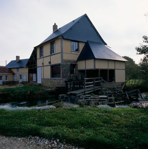 Ancien moulin à huile du Clos-Guidon, devenu usine de matériel optique Duru, puis scierie Sanglier