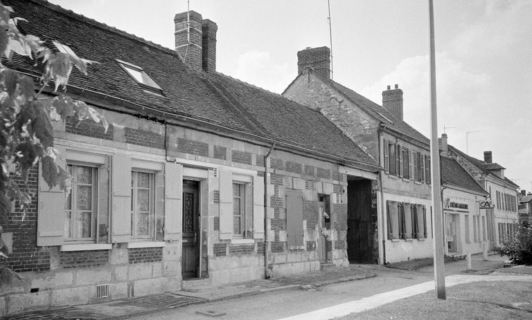 Ancienne scierie, dite caisserie Harmand-Fercot, puis Jean Valentin, devenue usine de matériel électroacoustique Electrotechnique moderne, puis AAC